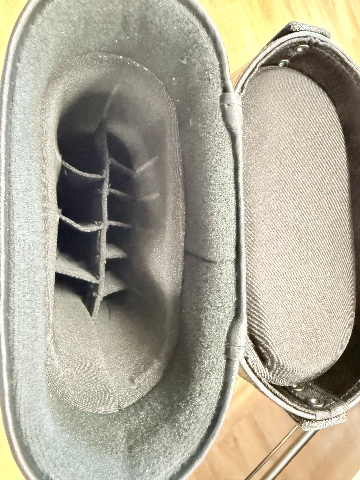 4x6 Riveted Black Cue Case with Silver Accents