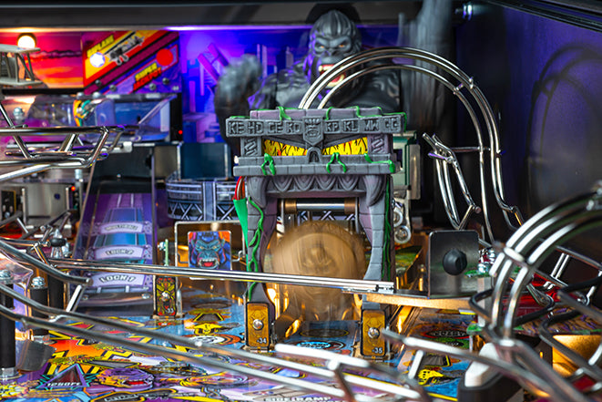 King Kong: Myth of Terror Island Premuim Stern Pinball - view 11