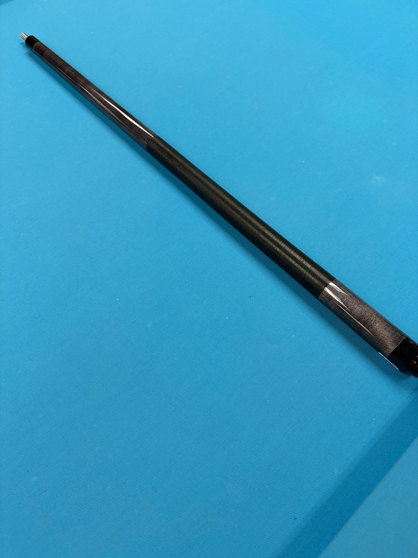 McDermott Pool Cue Titanium Grey Black Linen Wrap