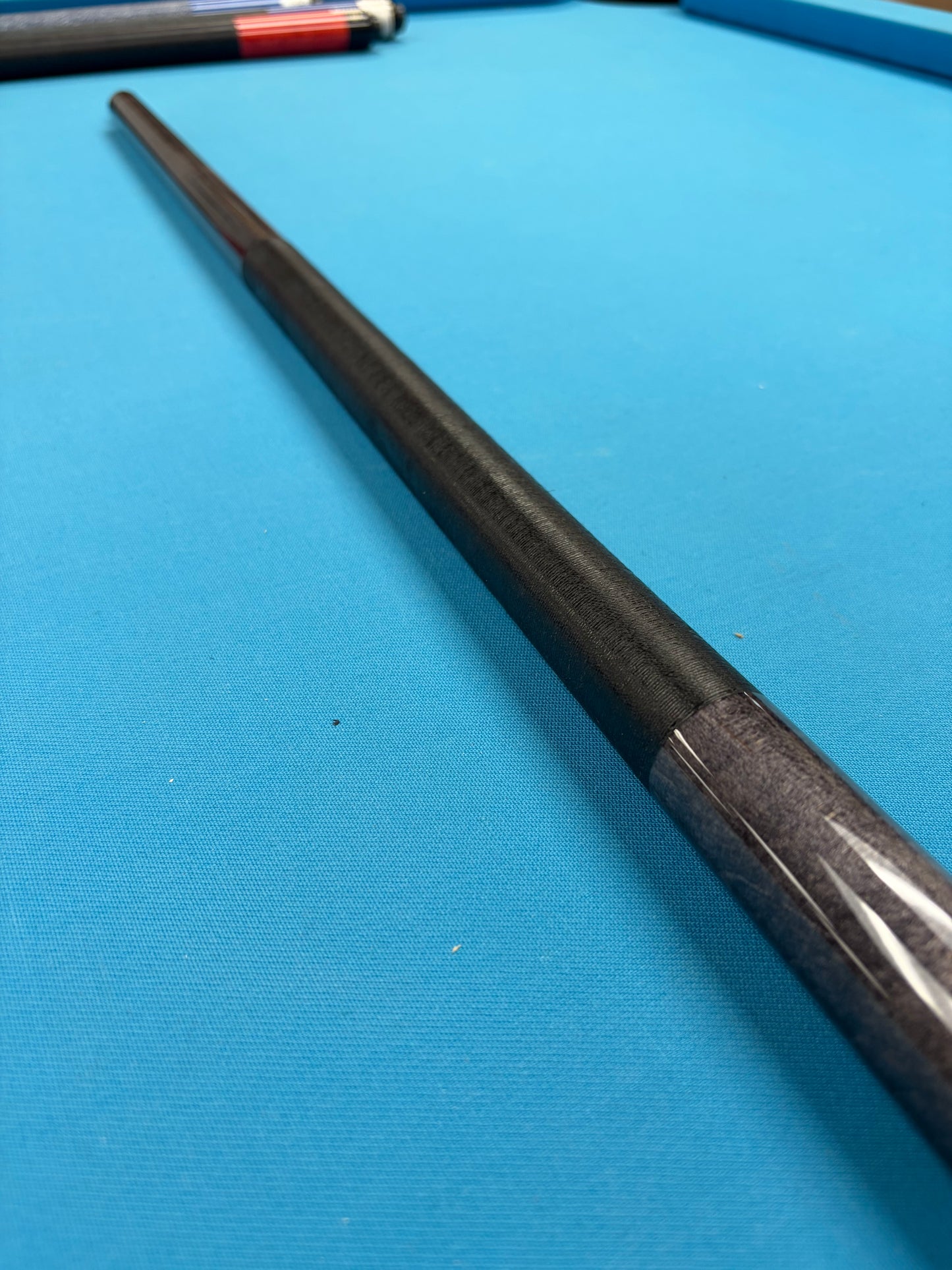 McDermott Pool Cue Titanium Grey Black Linen Wrap