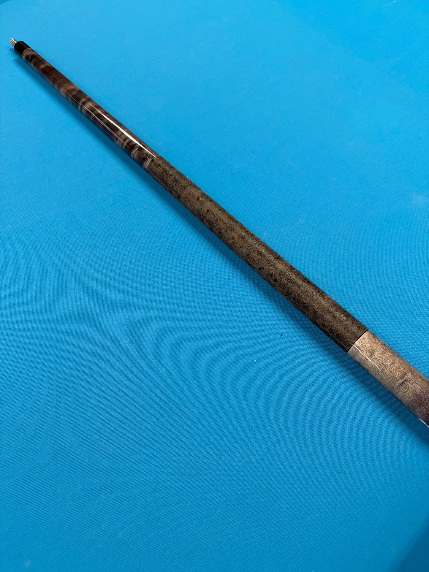 McDermott Pool Cue Grey Walnut Brown Ostrich Wrap