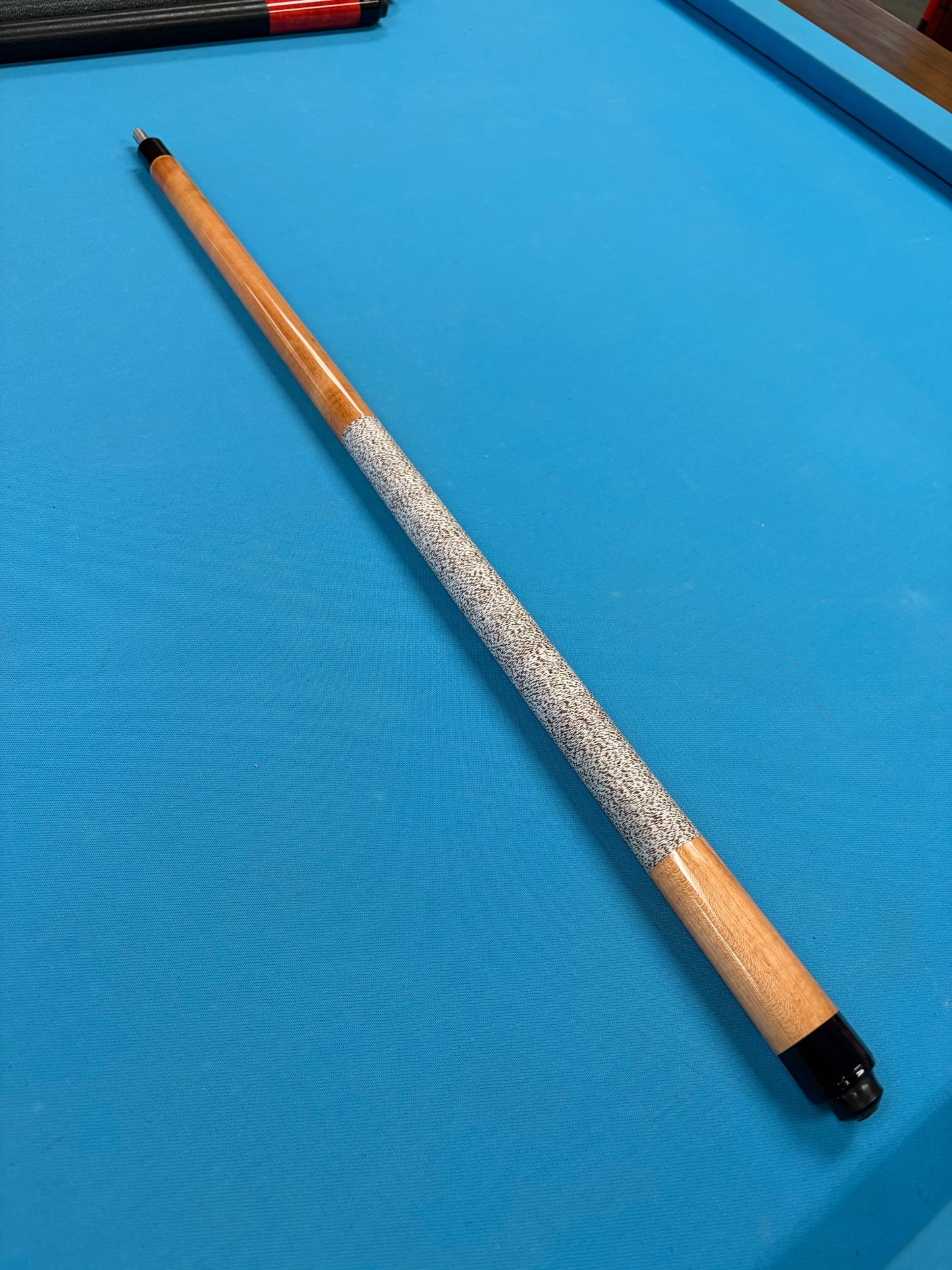 McDermott Pool Cue Light American Cherry White Brown Linen Wrap