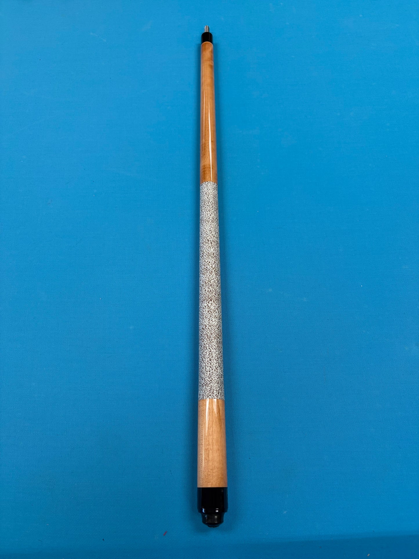 McDermott Pool Cue Light American Cherry White Brown Linen Wrap