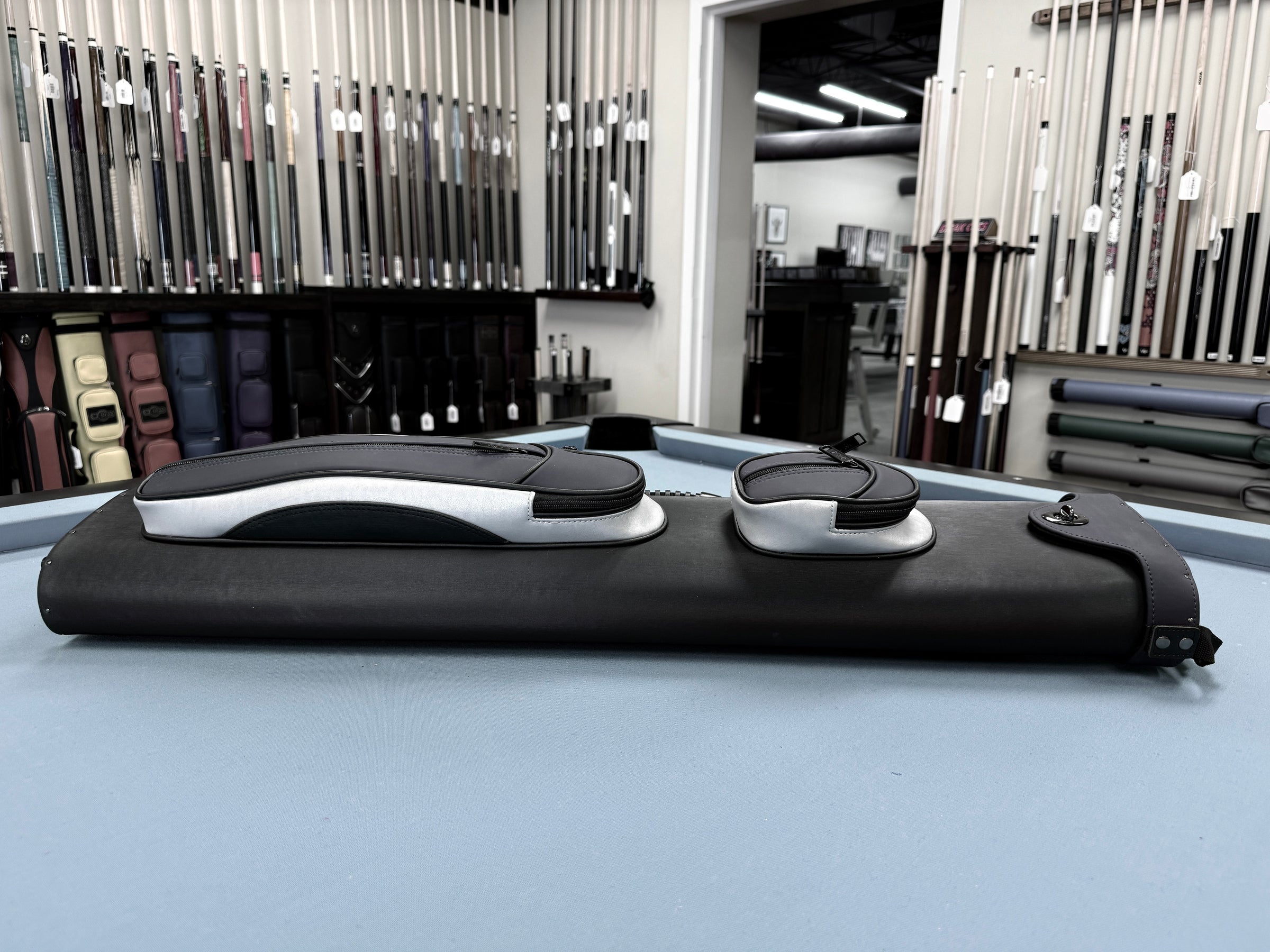4x6 Cue Case Blue, Black, & White with Lift Clasp with 1 strap & 2 handles - view 2