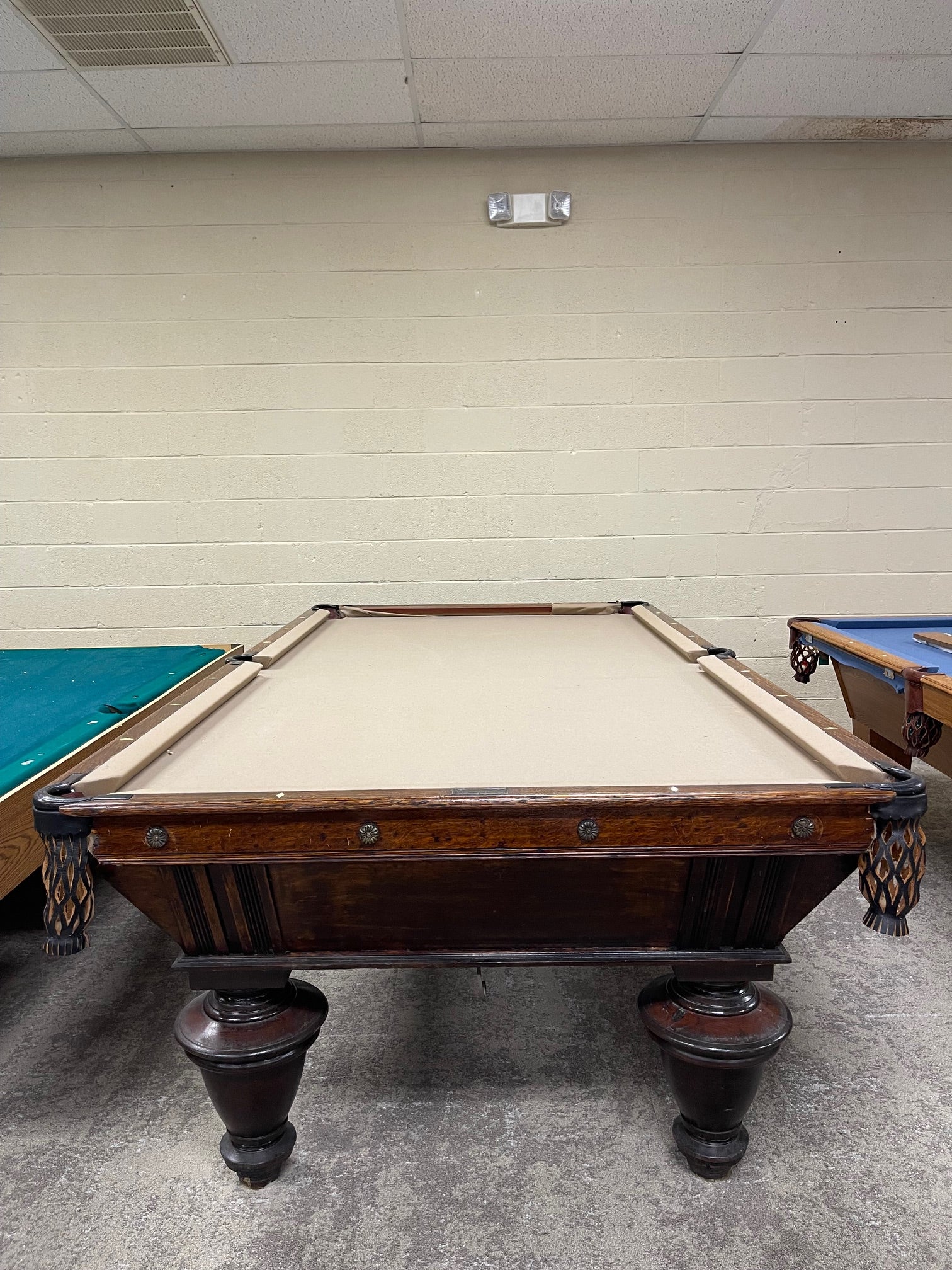 Pre Owned 9' Brunswick Narragansett Pool Table