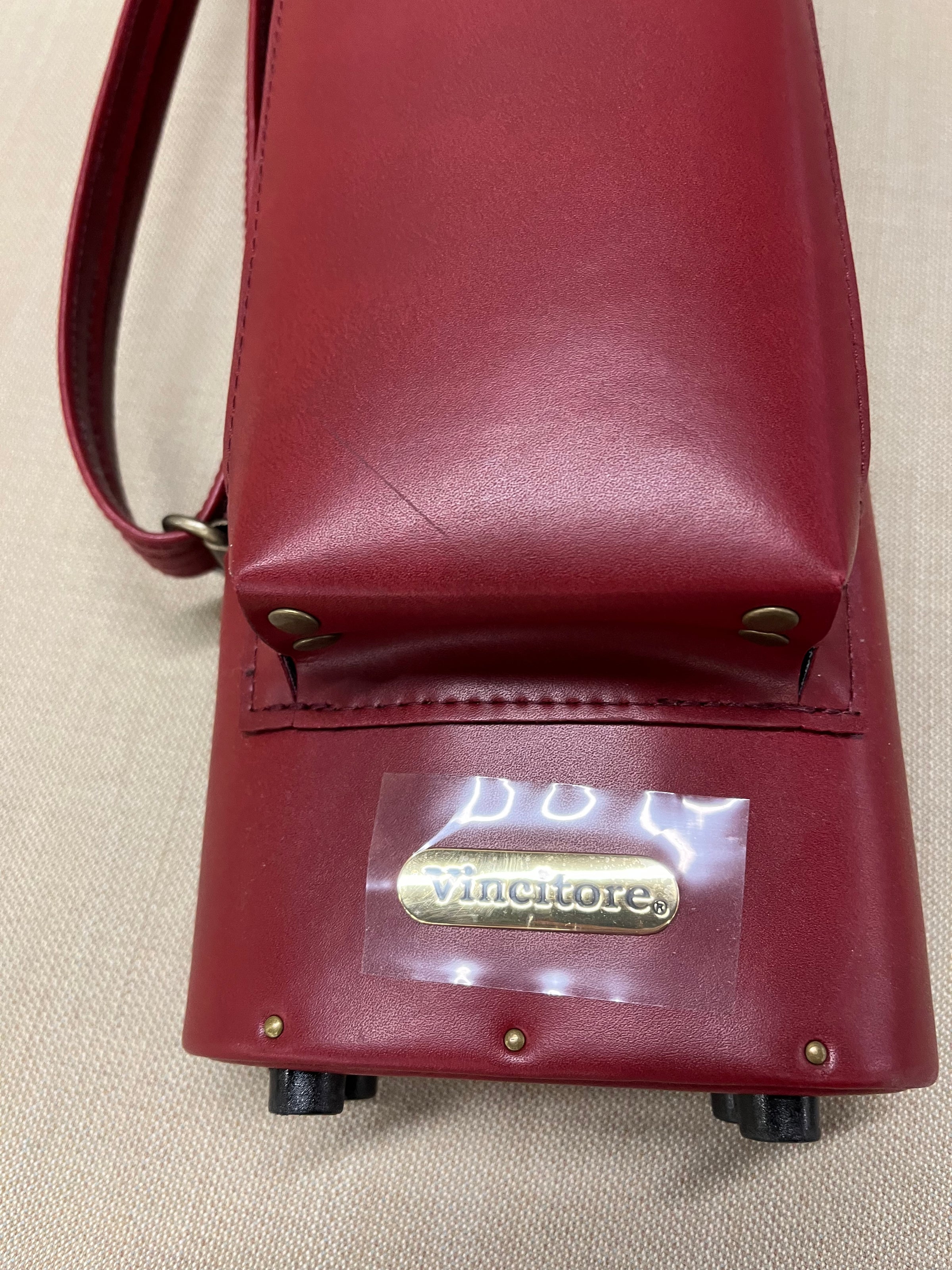 J&J Vincitore Genuine Leather Cue Case Red with Black Star 2x4 - view 3
