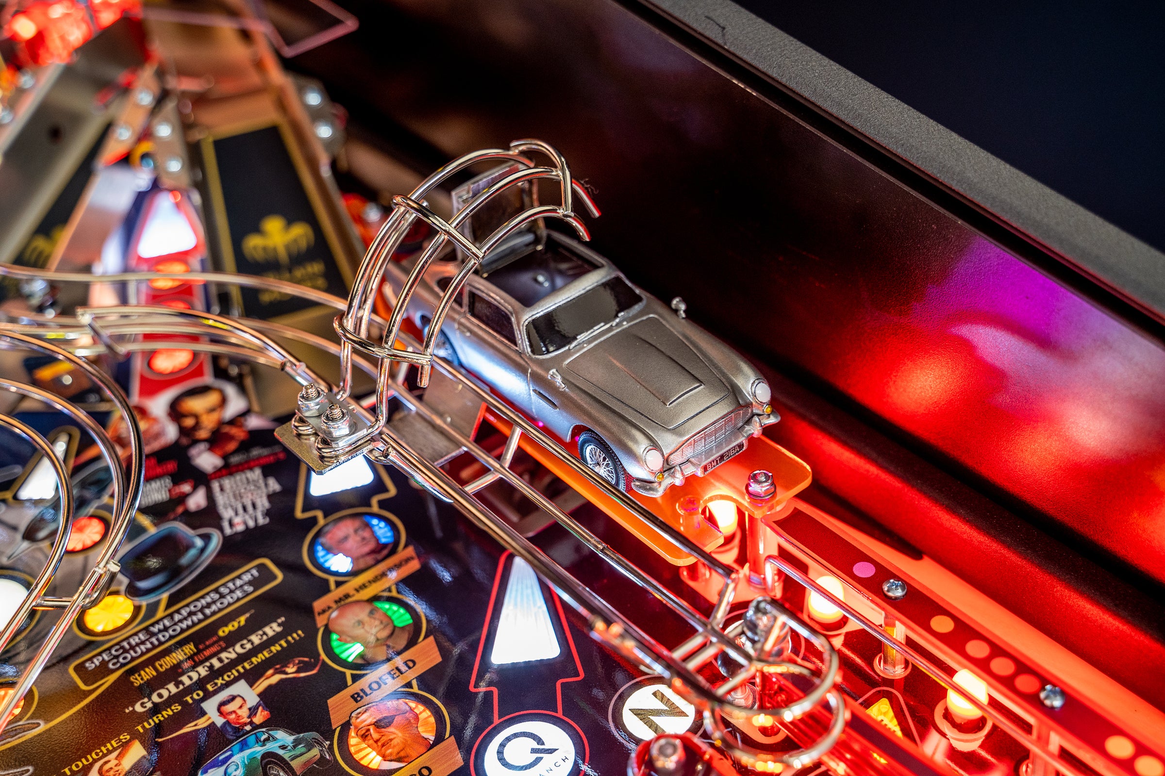 James Bond 007 Premium Stern Pinball - view 8