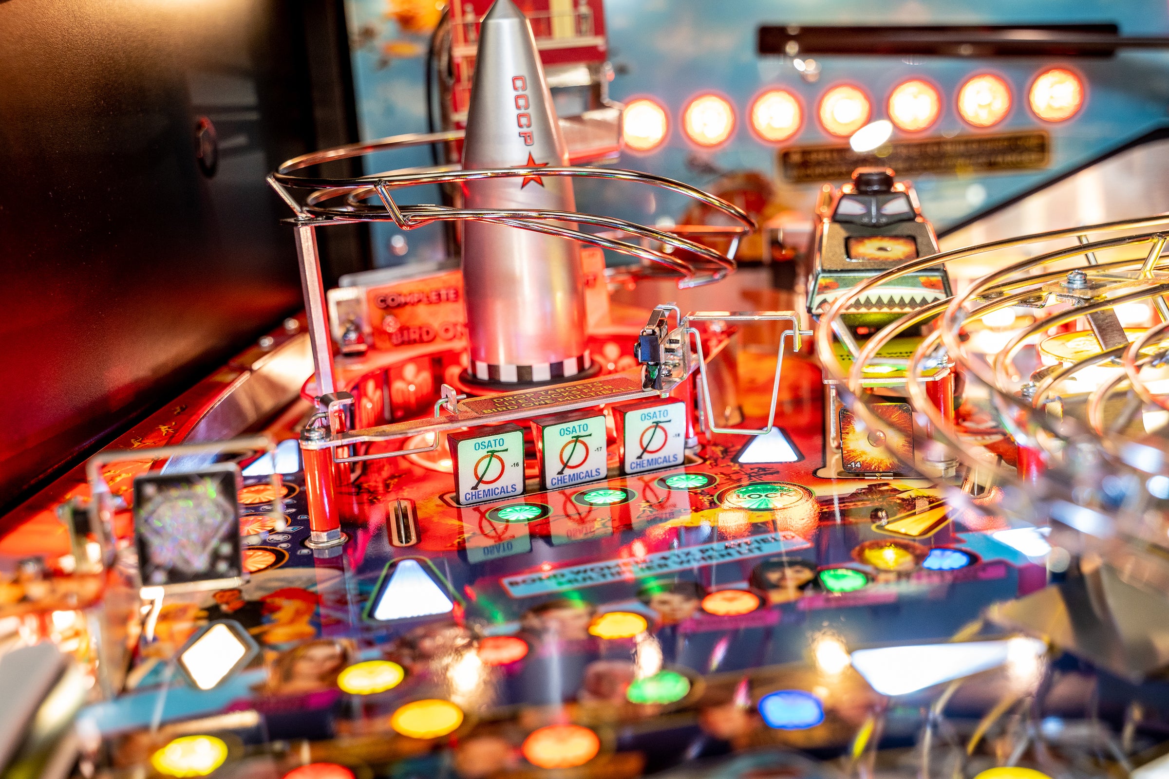 James Bond 007 Premium Stern Pinball - view 11