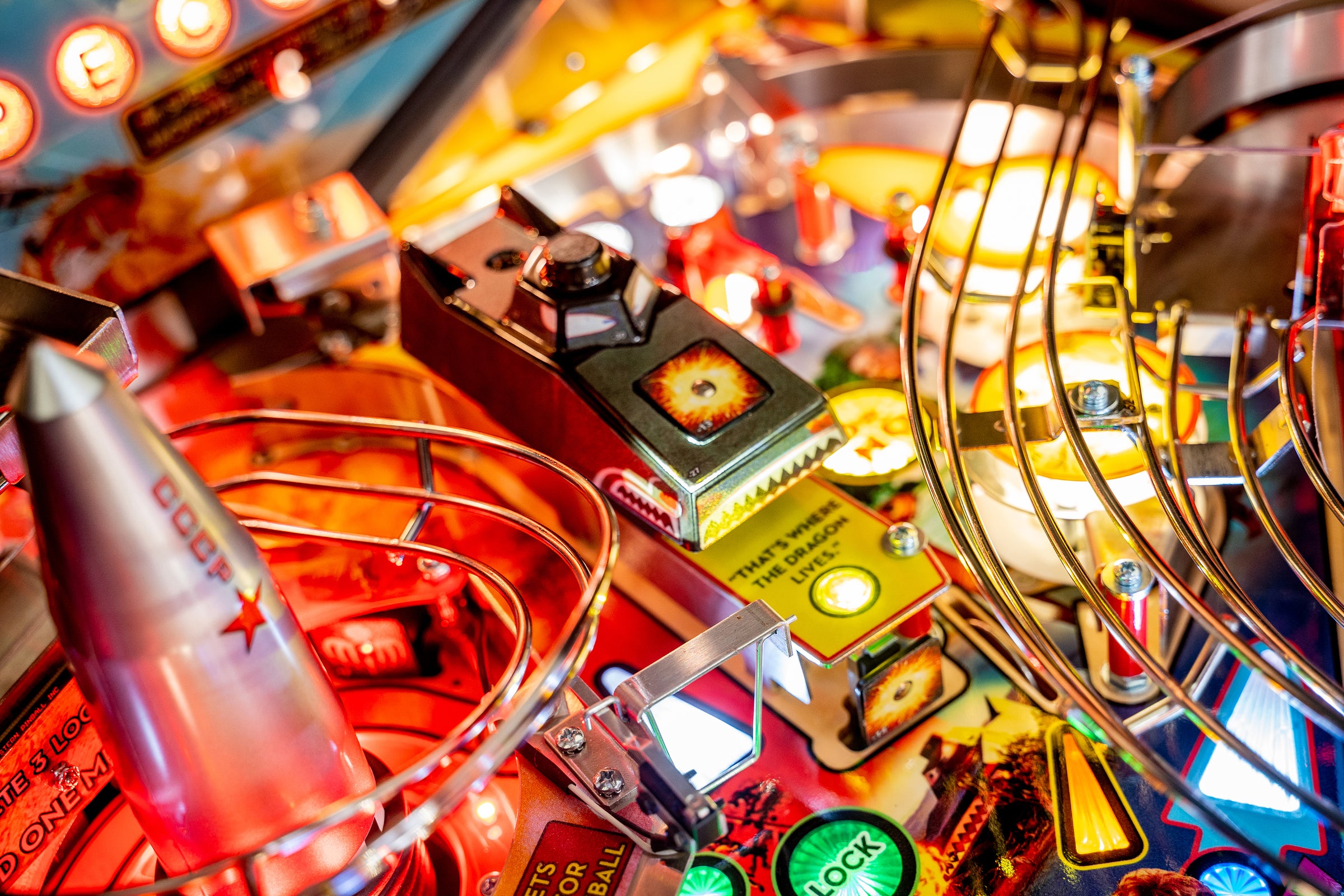 James Bond 007 Premium Stern Pinball - view 13