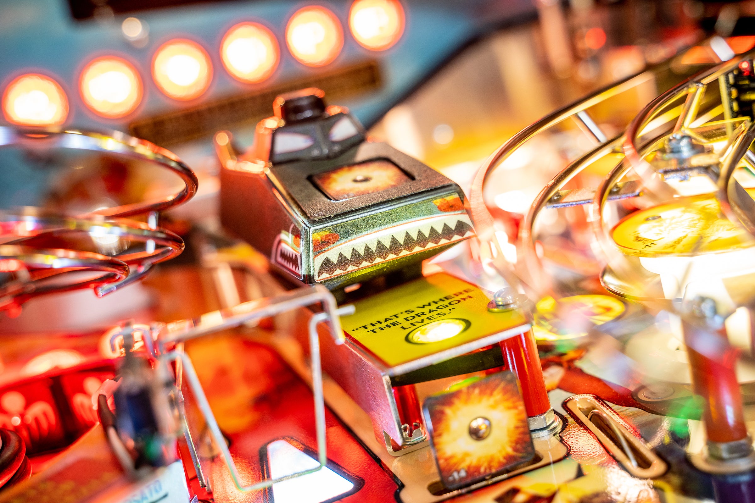 James Bond 007 Premium Stern Pinball - view 18