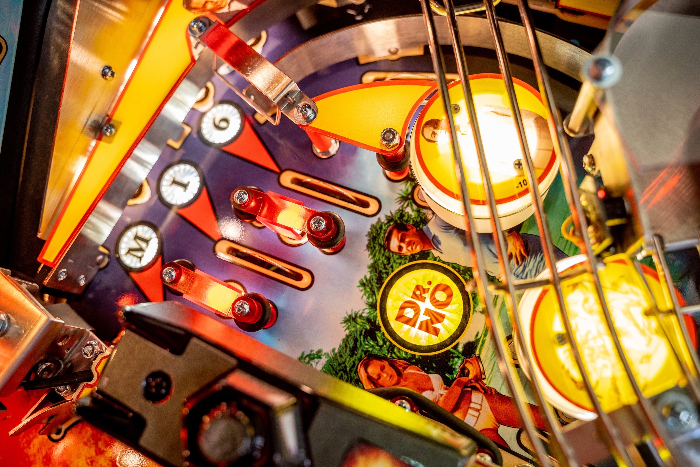 James Bond 007 Premium Stern Pinball - view 19