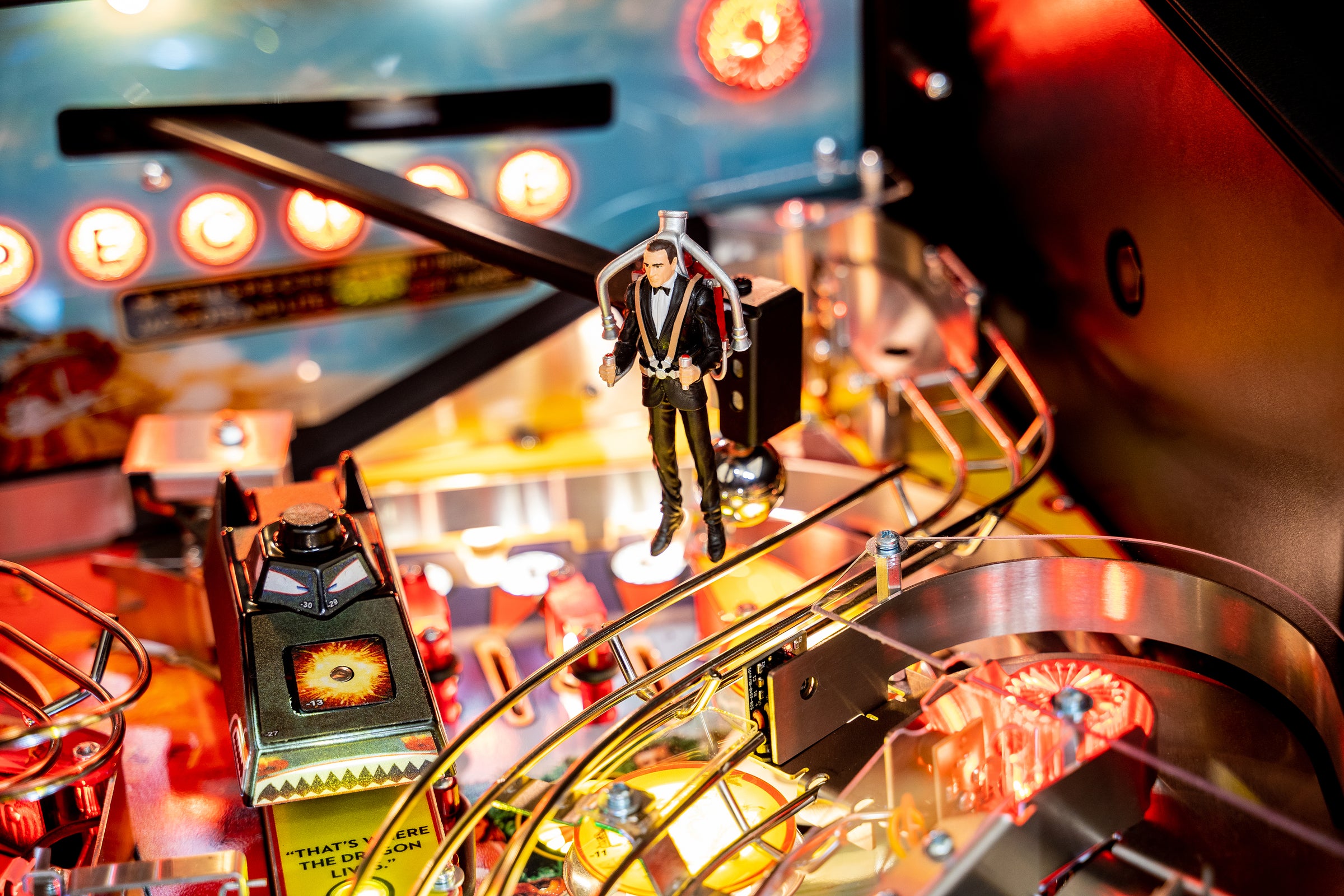 James Bond 007 Premium Stern Pinball - view 21