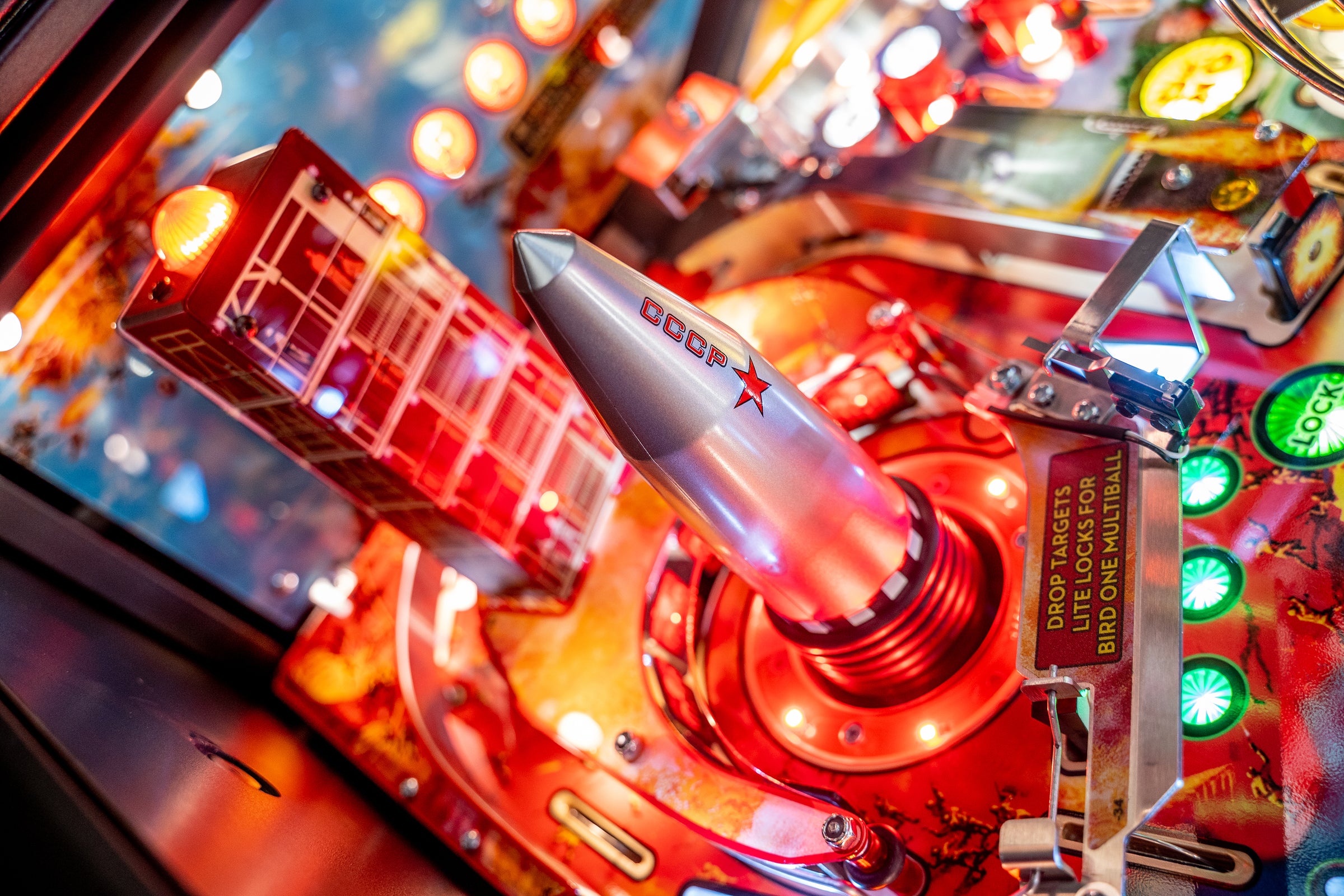 James Bond 007 Pro Stern Pinball - view 6