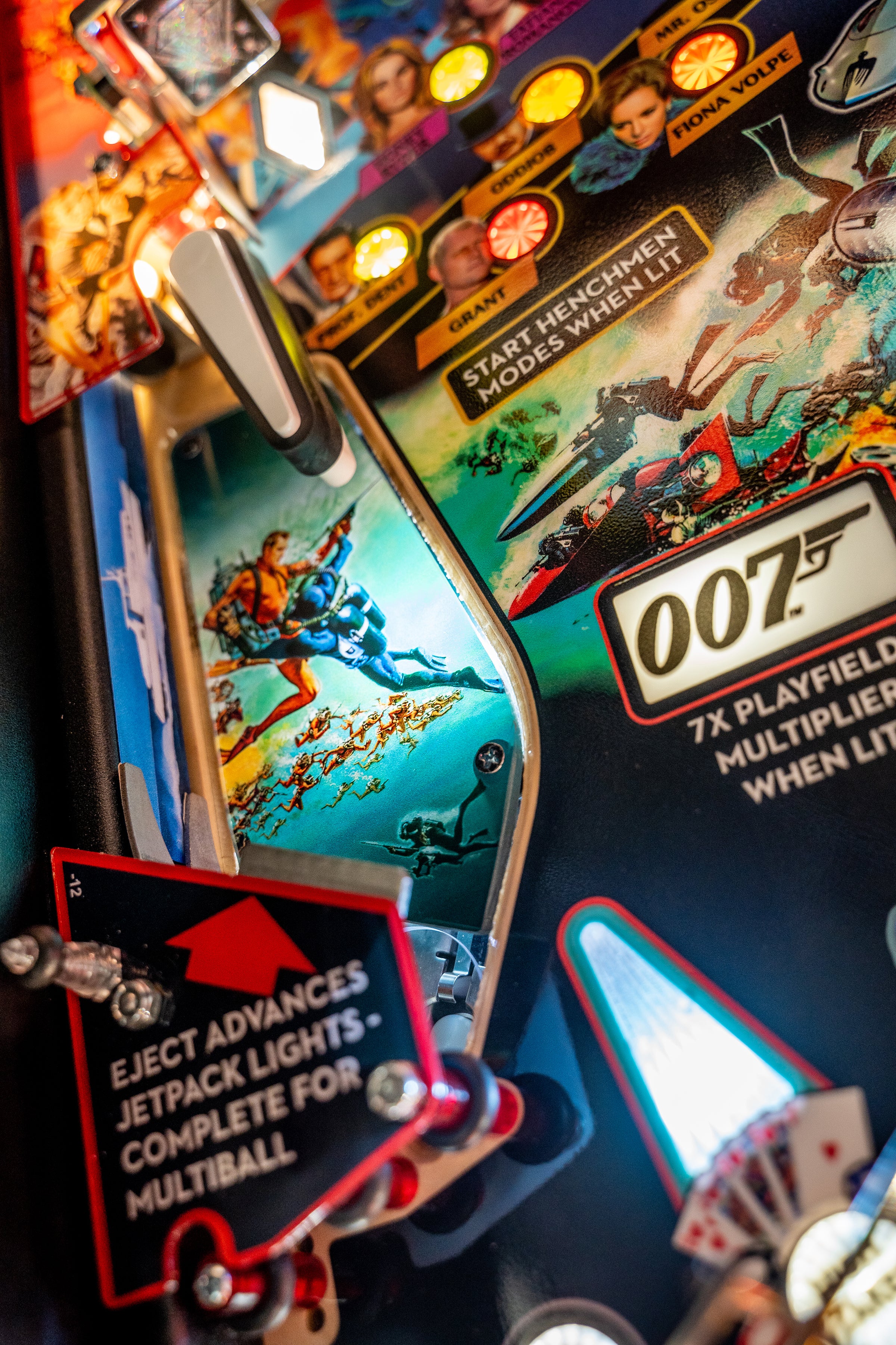 James Bond 007 Pro Stern Pinball - view 9