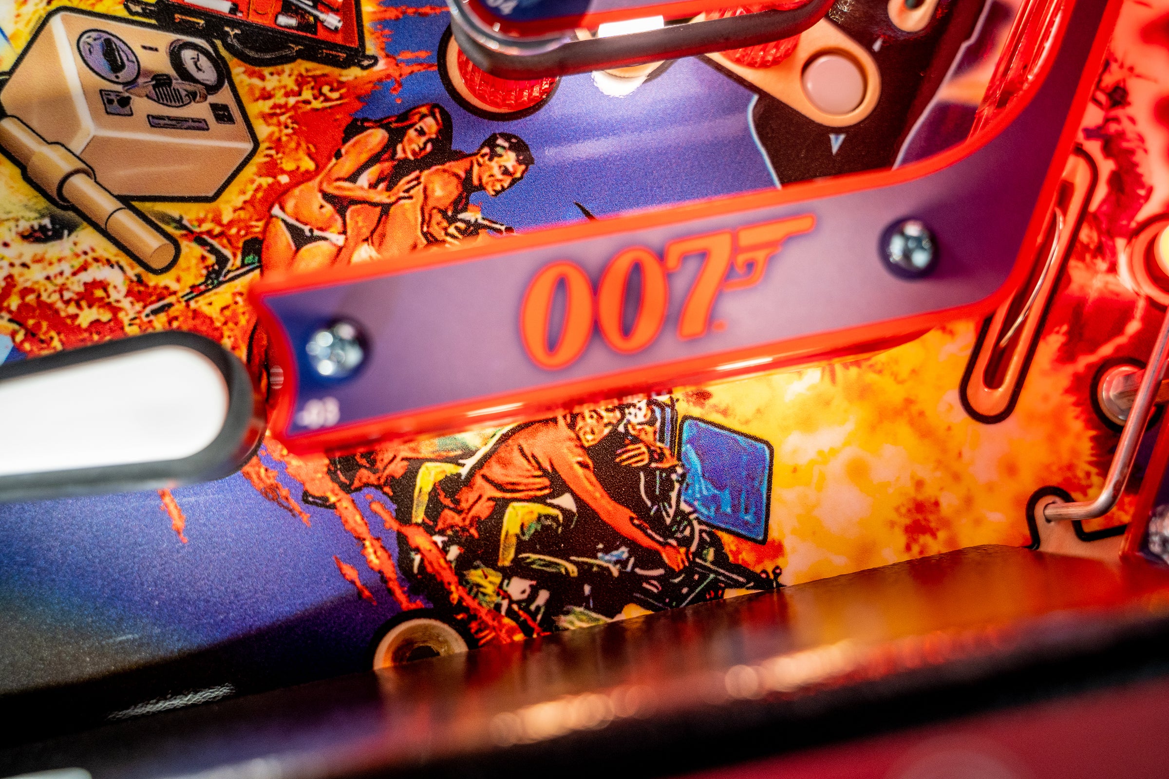 James Bond 007 Pro Stern Pinball - view 13