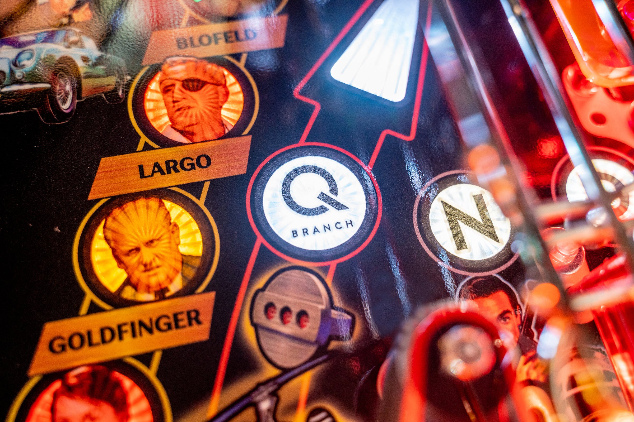 James Bond 007 Pro Stern Pinball - view 25