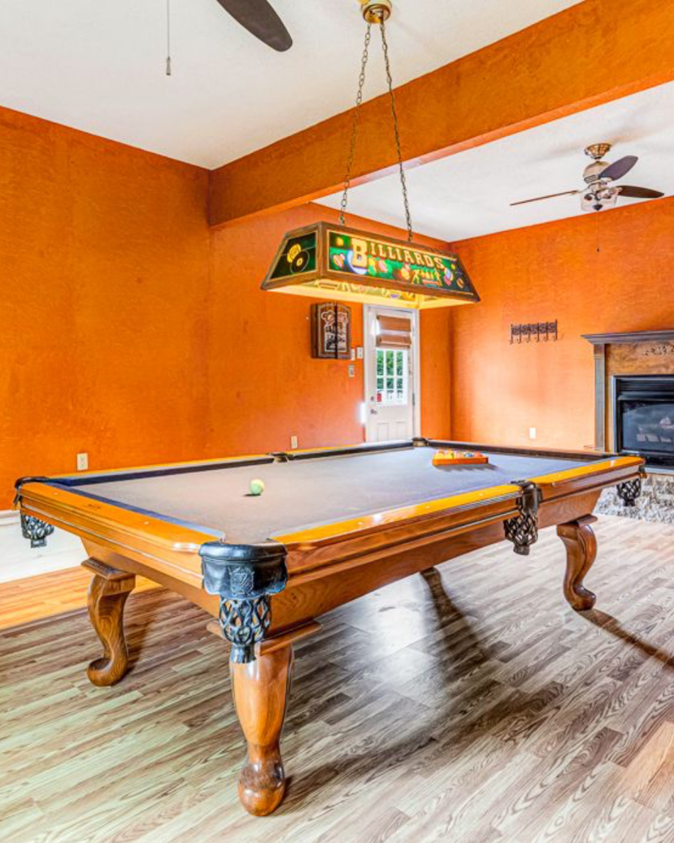 Pre-Owned 9' Connelly Pool Table - view 2