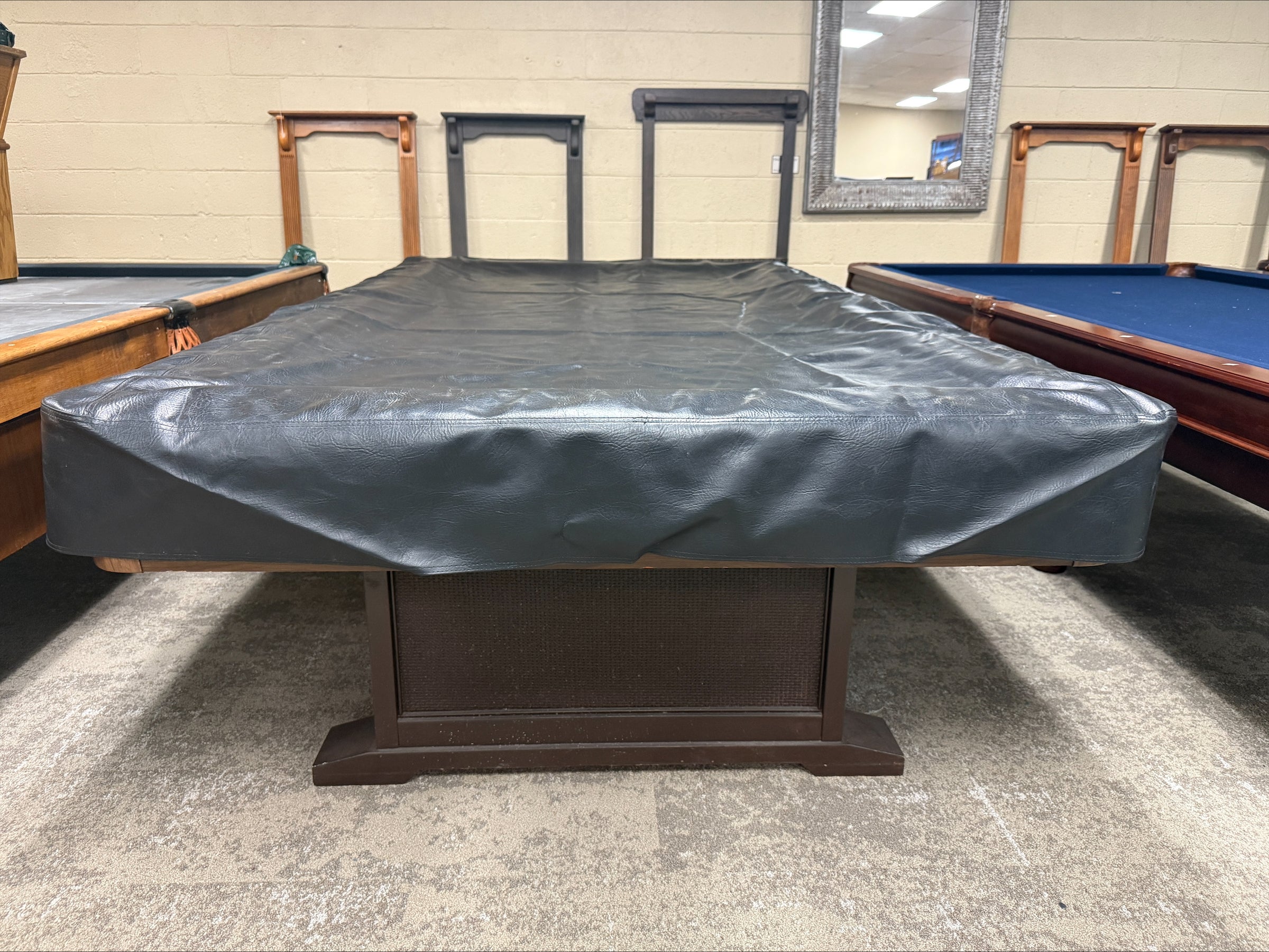 8 1/2 M Pre owned Table Cover - view 3